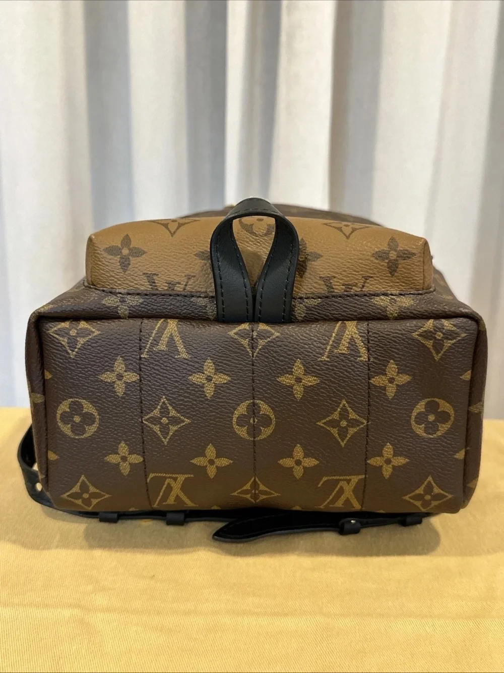 Louis Vuitton compact louis